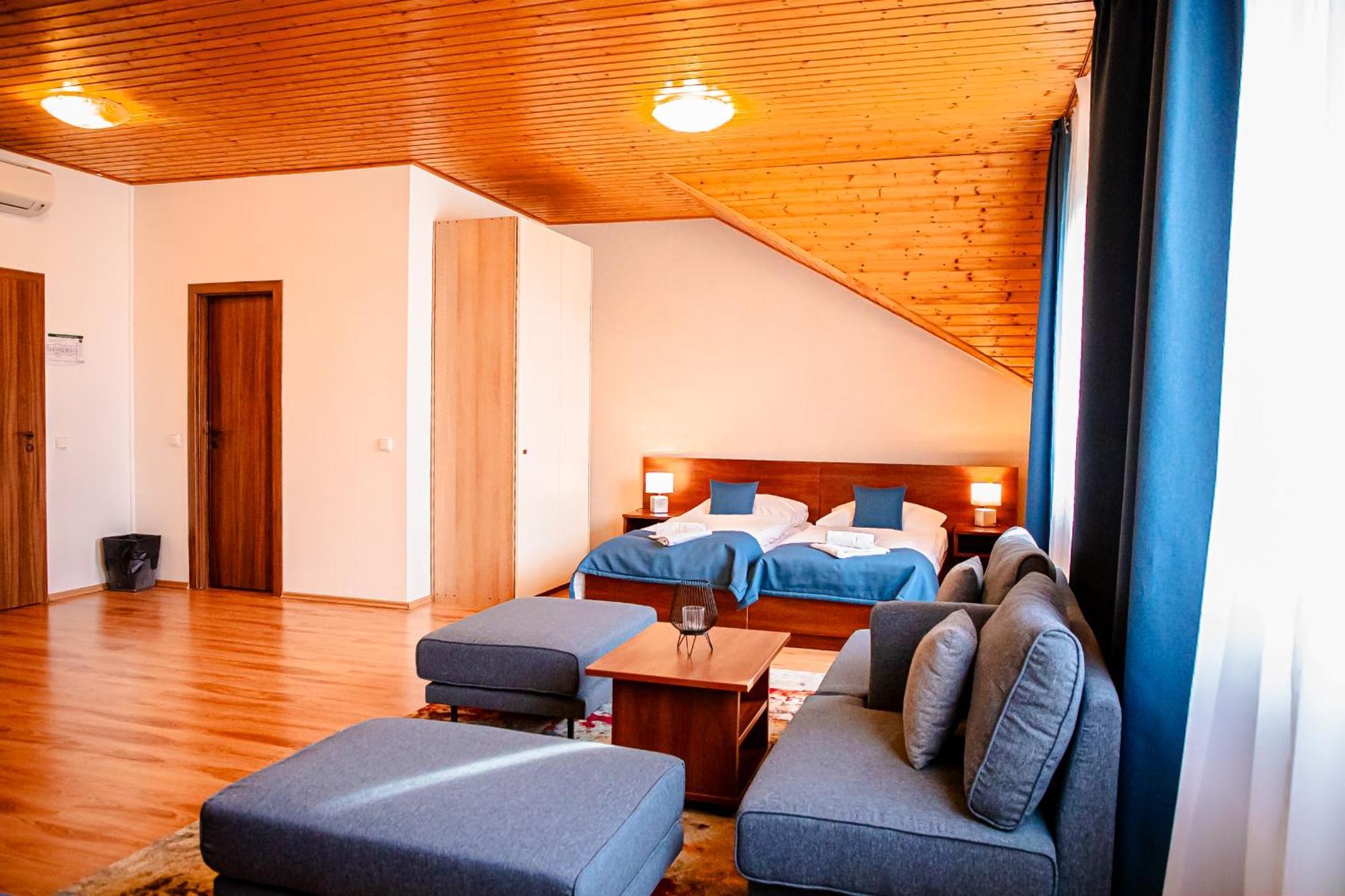 Hotel Rozalka เปซิโนค ภายนอก รูปภาพ