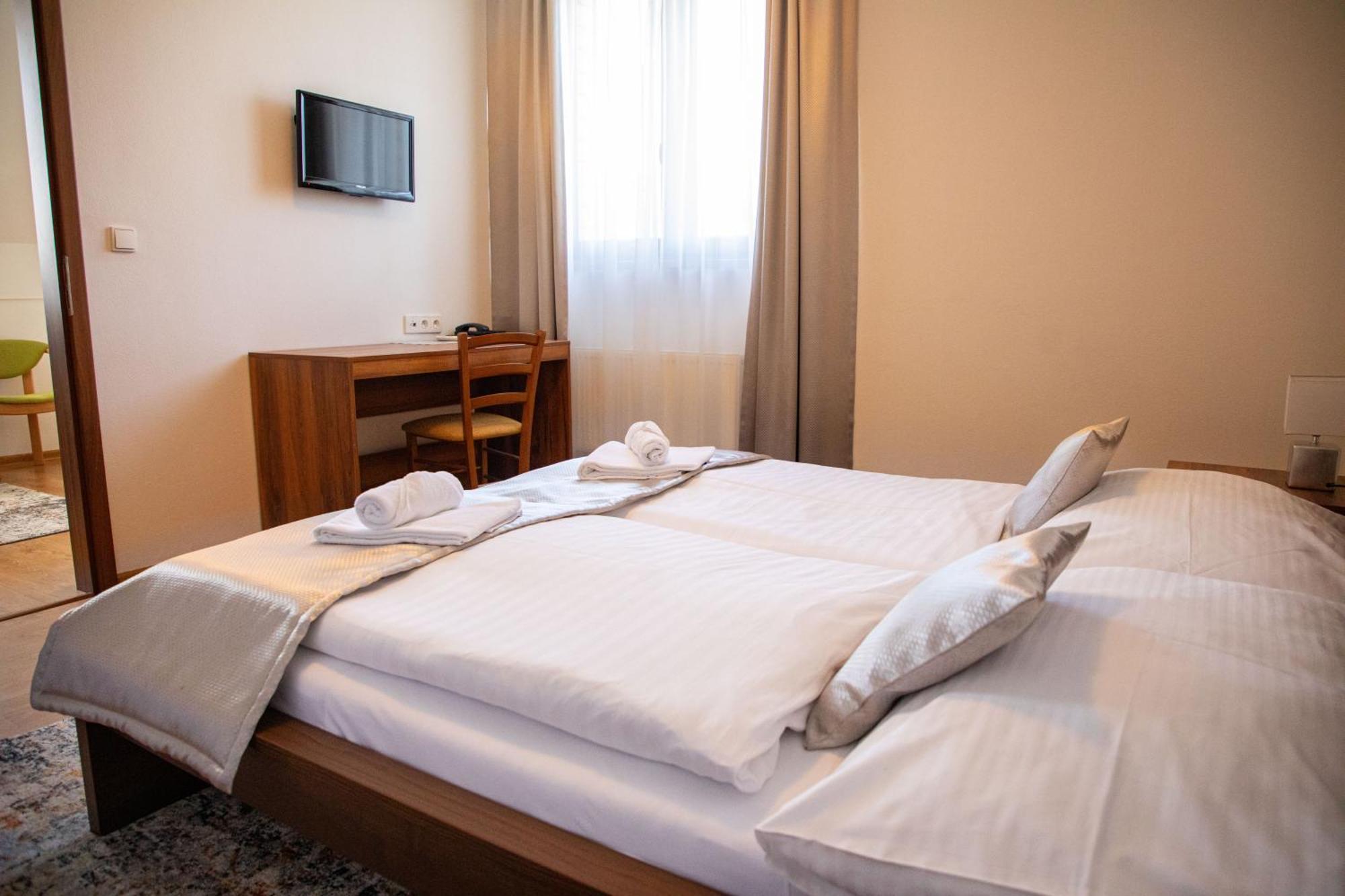 Hotel Rozalka เปซิโนค ภายนอก รูปภาพ