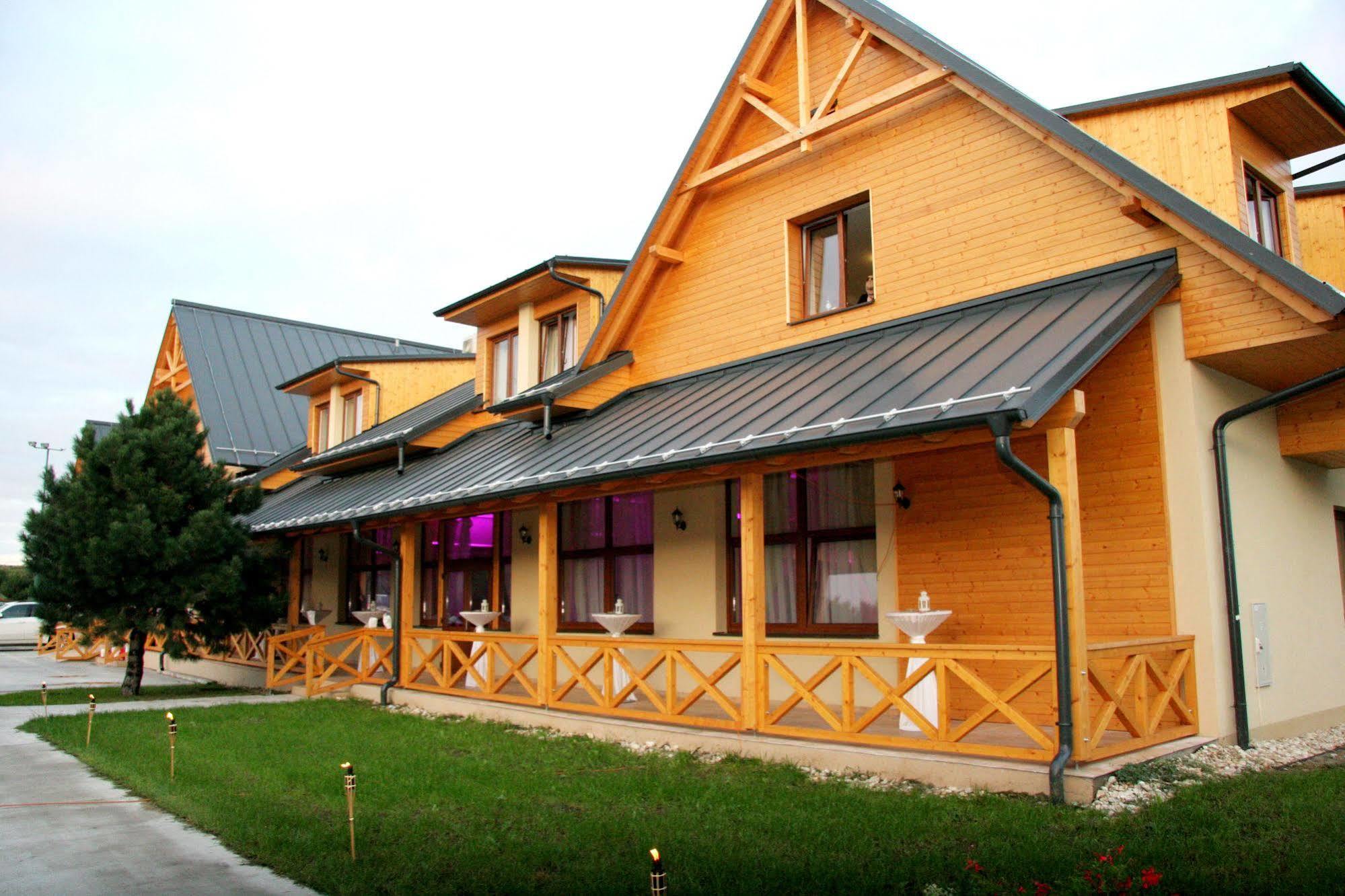 Hotel Rozalka เปซิโนค ภายนอก รูปภาพ