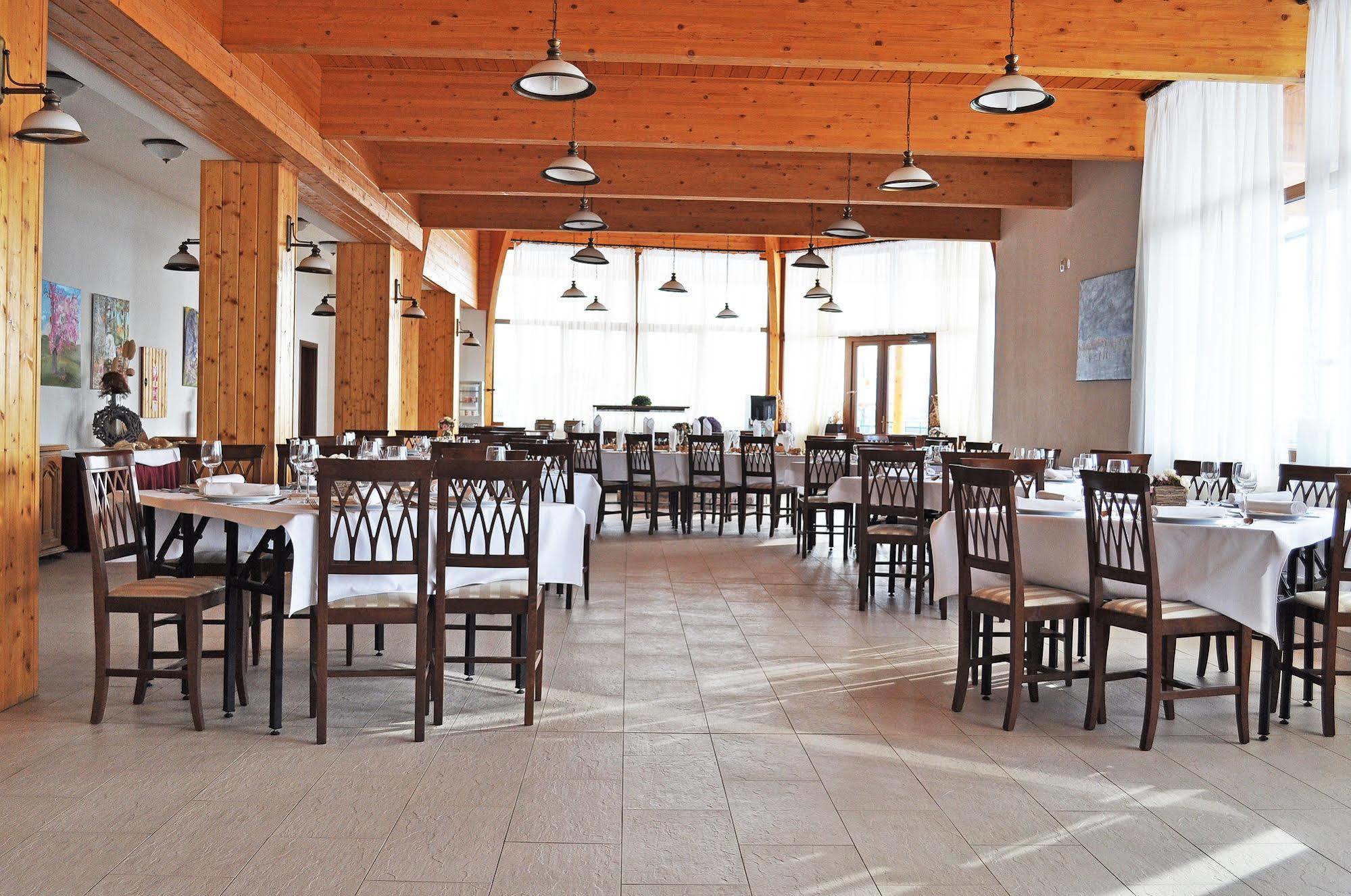 Hotel Rozalka เปซิโนค ภายนอก รูปภาพ