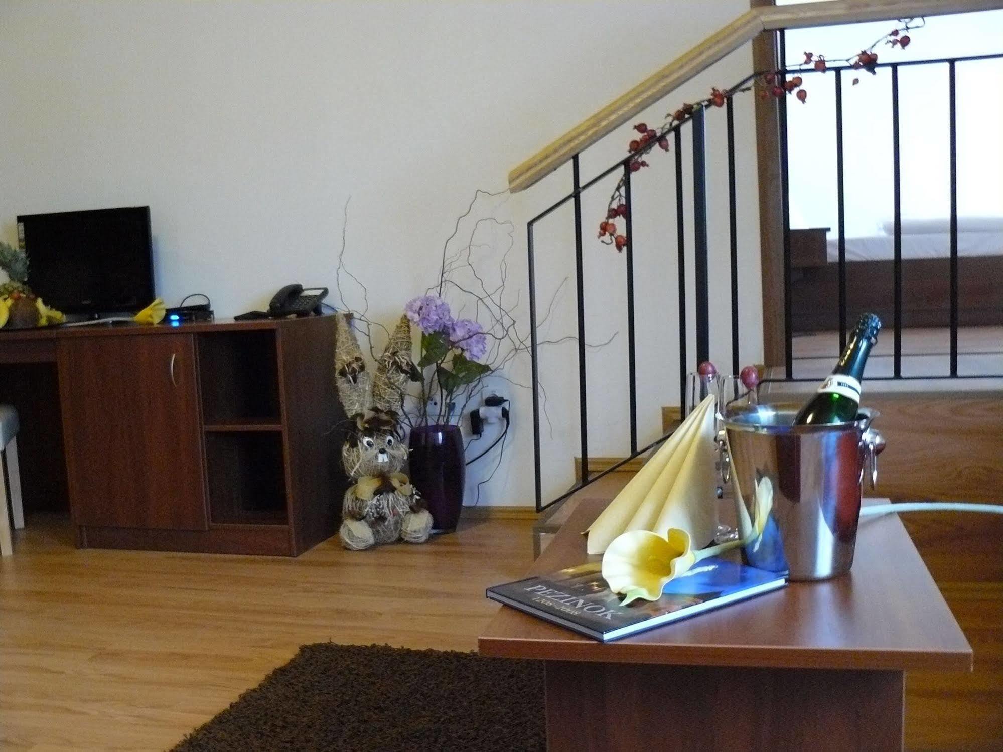 Hotel Rozalka เปซิโนค ภายนอก รูปภาพ
