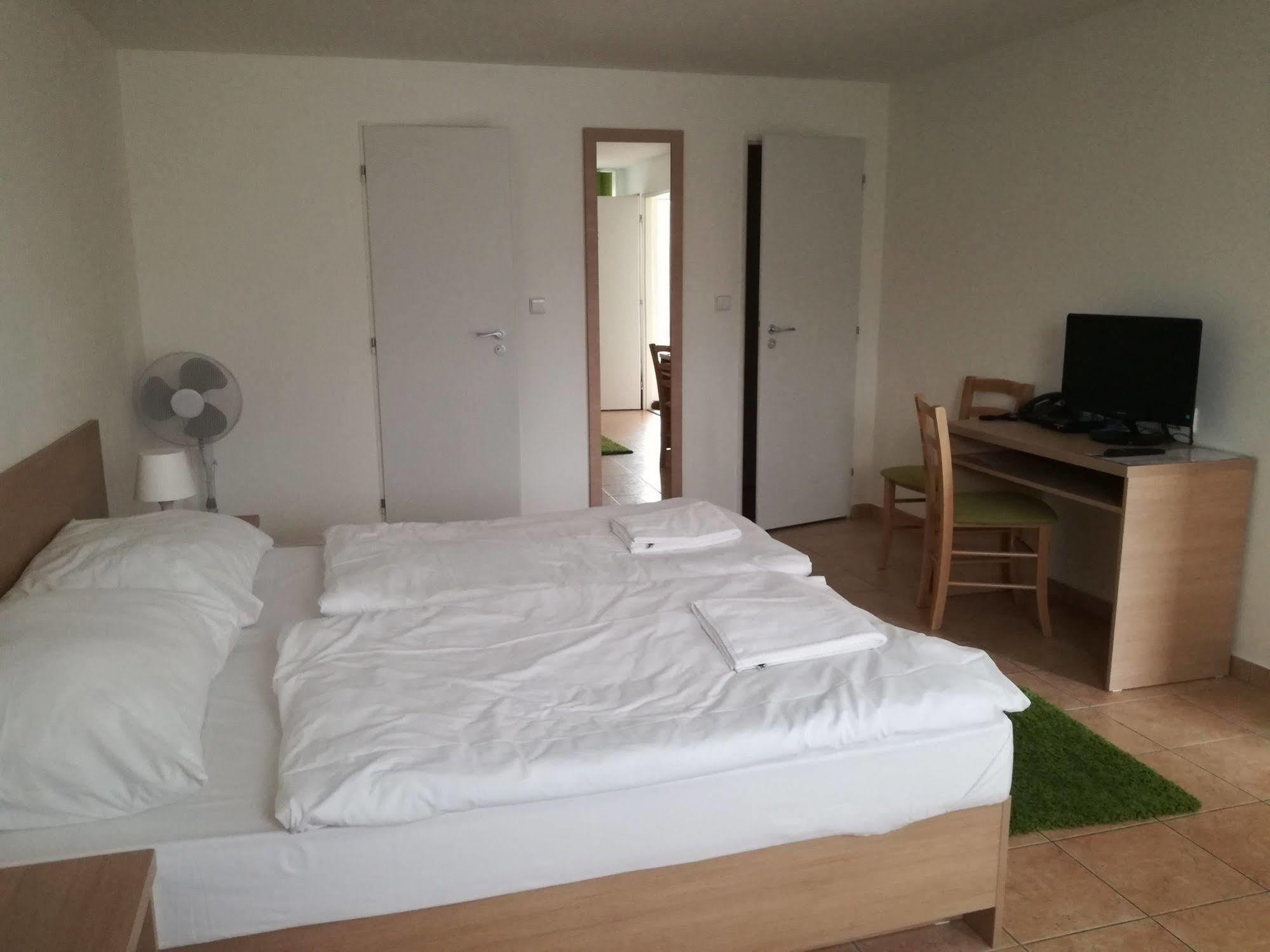 Hotel Rozalka เปซิโนค ภายนอก รูปภาพ
